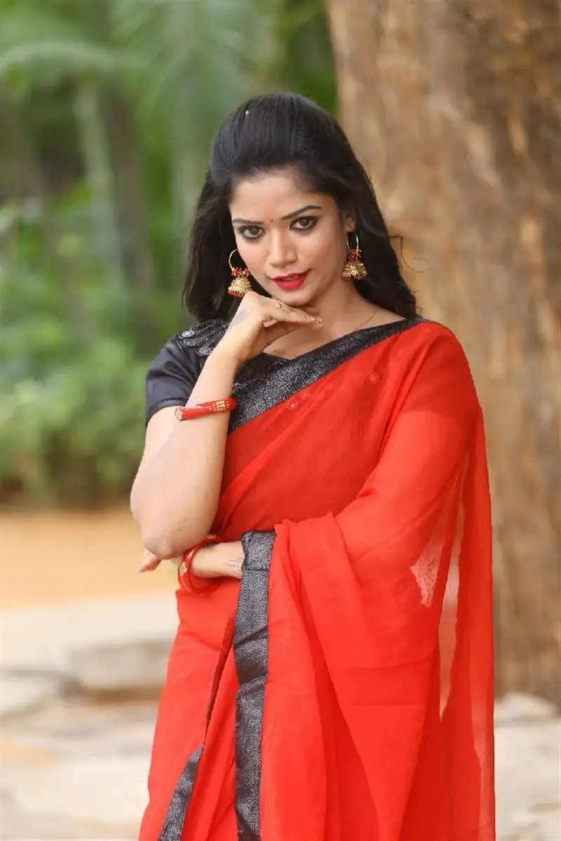 TELUGU GIRL SRUJANA IN RED SAREE AT VETAADUTHA MOVIE OPENING